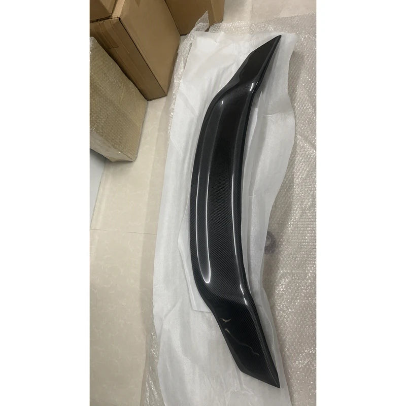 Carbon fiber trunk spoiler packaging with protective foam